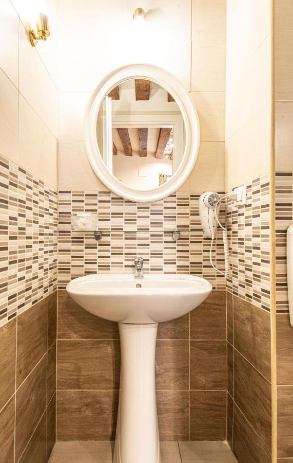 Ca' Leoncino - Canal Front Apartment Venedig