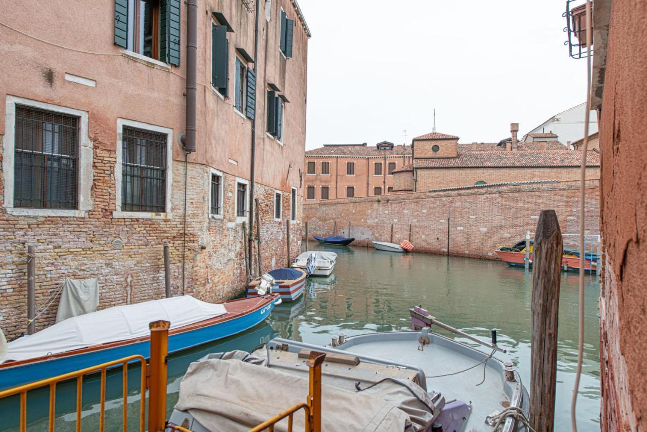 Ca' Leoncino - Canal Front Apartment Venedig